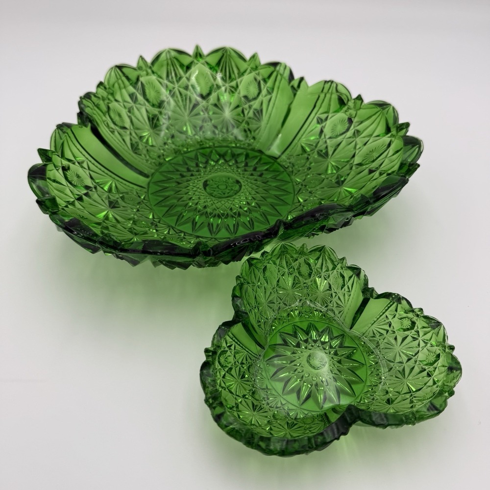 Antique EAPG Bowl US‎ Glass Richards and Hartley Clover Emerald Green Triangular